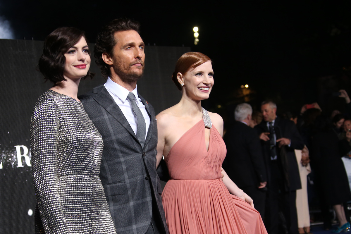 Anne Hathaway (vľavo) a Jessica Chastain