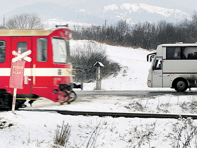vlak, autobus, priecestie