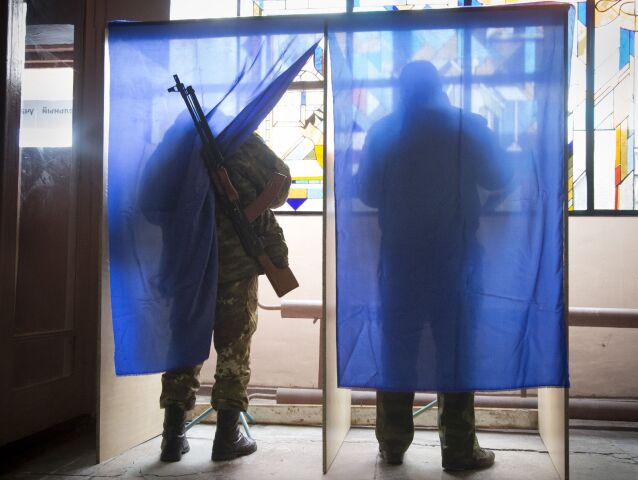 Ukrajina, voľby, Donbas, Doneck, Luhansk, vojaci, urny, proruskí separatisti