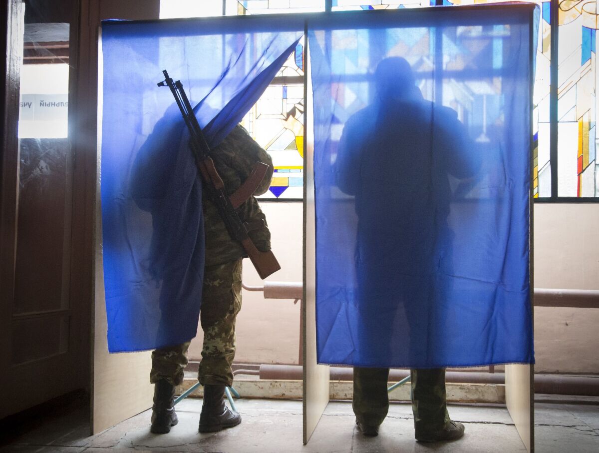 Ukrajina, voľby, Donbas, Doneck, Luhansk, vojaci, urny, proruskí separatisti