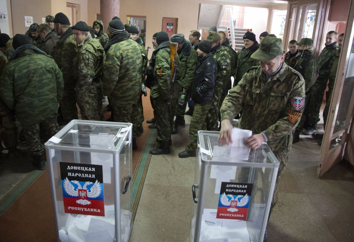 Ukrajina, voľby, Donbas, Doneck, Luhansk, vojaci, urny, proruskí separatisti