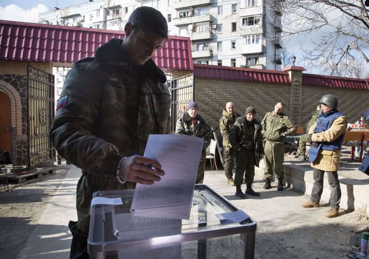 Ukrajina, voľby, Donbas, Doneck, Luhansk, vojaci, urny, proruskí separatisti