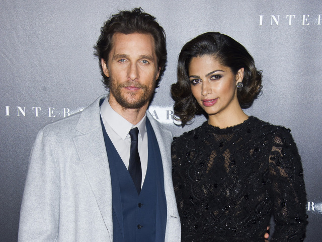 Herec Matthew McConaughey a jeho manželka Camila Alves.