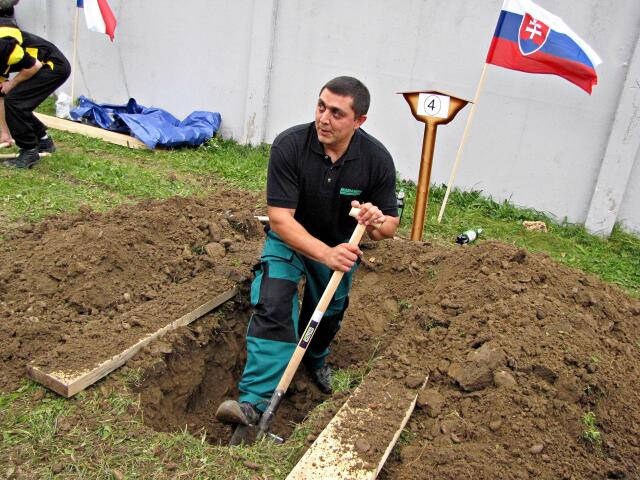 hrobár, hrob