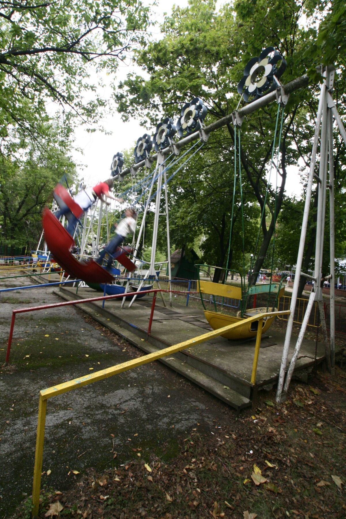 lunapark, deti, Moldavsko,
