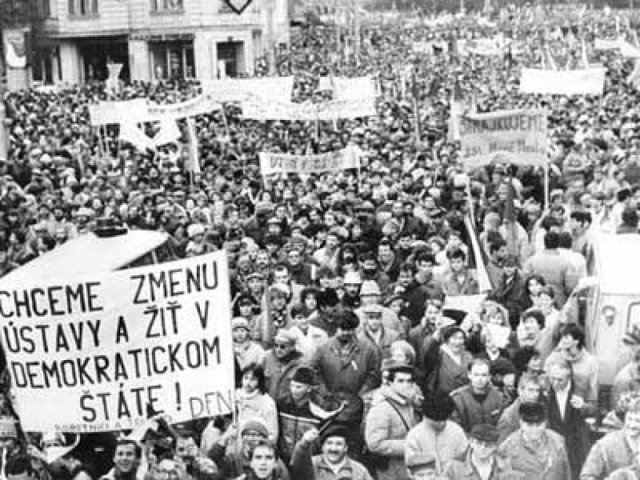 nežná revolúcia, demonštrácia, protest, námestie