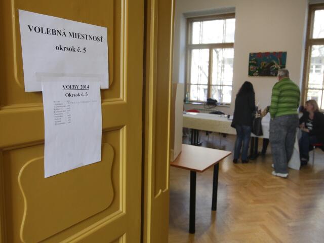 voľby, 2014, volebná miestnosť