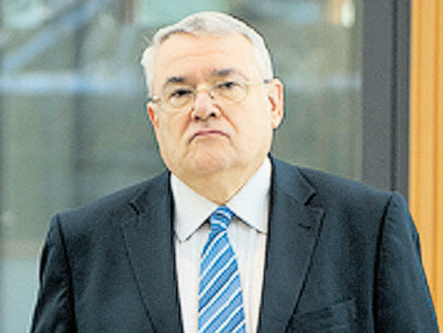 László Baranyay, EIB