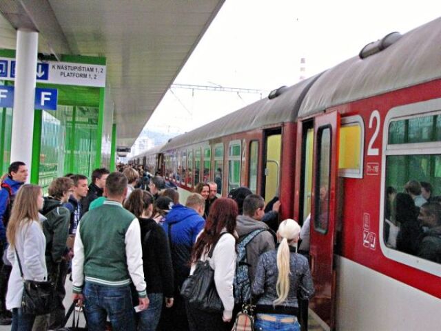 vlak, cestujúci, Trenčín