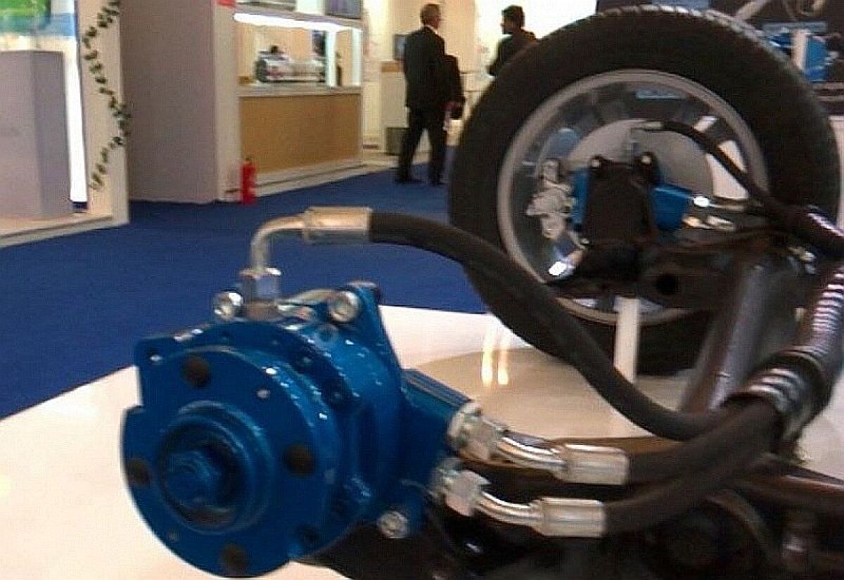 Poclain Hydraulics - hydraulické 4x4