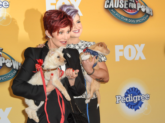Sharon Osbourne (vľavo) a jej dcéra Kelly Osbourne