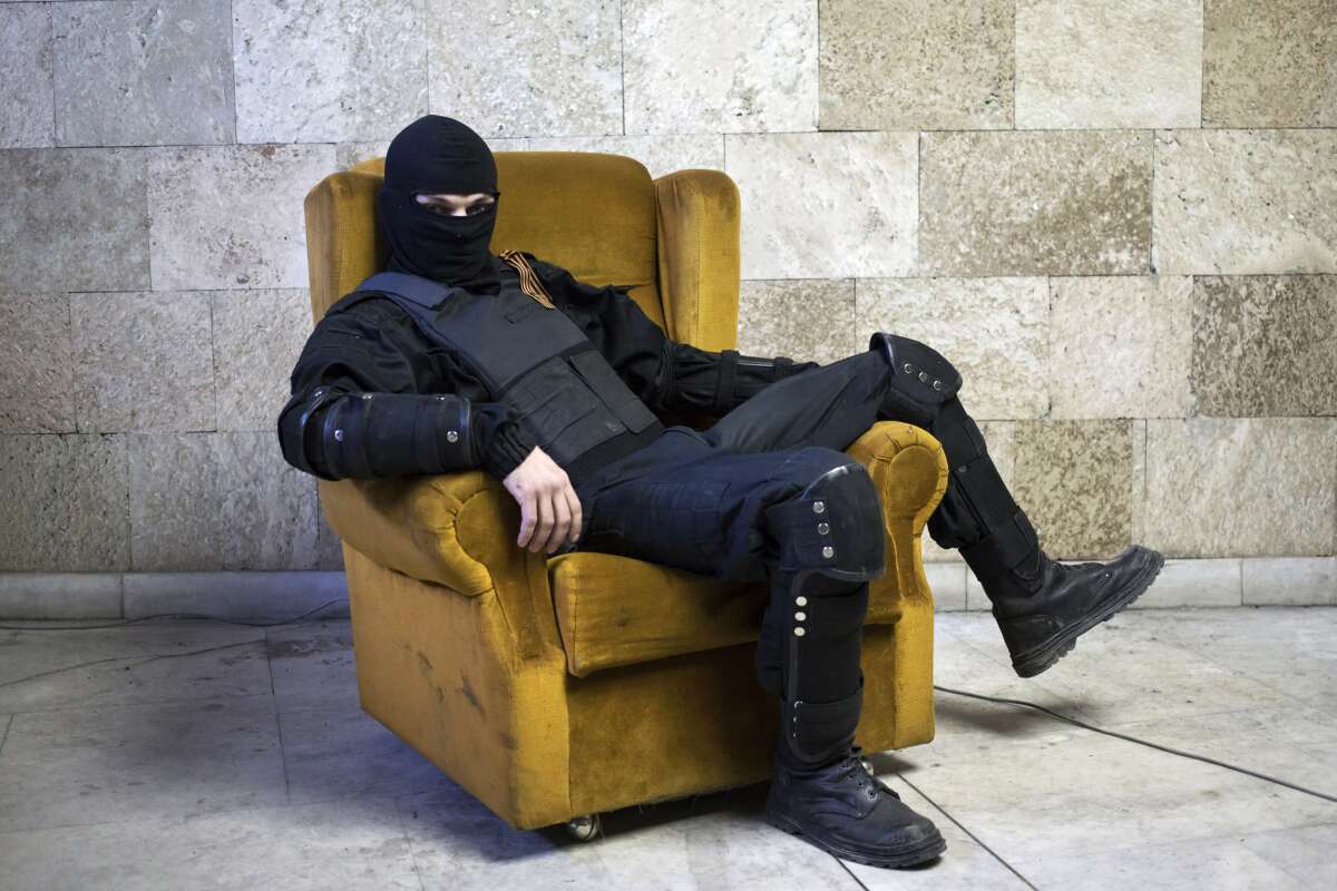 proruskí bojovník, terorista, kukláč, vojak, kreslo