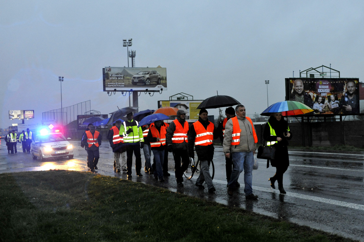 Dunajská Lužná, protest, blokáda, doprava, cesty, autá,