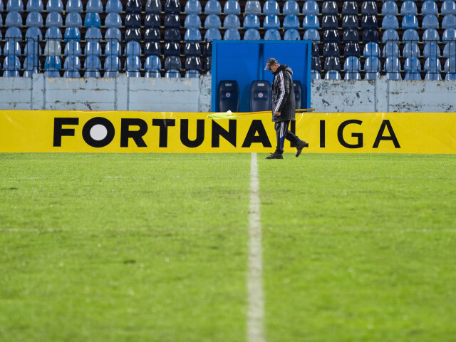 slovan spartak, trávnik, terén, dážď, fortuna liga