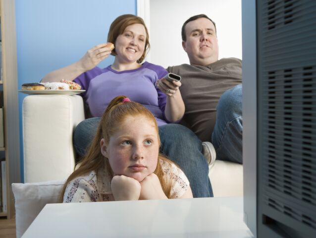 obezita, tučný, rodina, televízor, televízia, životný štýl