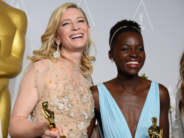 Cate Blanchett (vľavo) a jej kolegyňa Lupita Nyong'o 