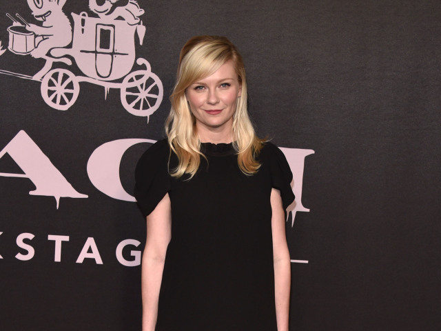 Herečka Kirsten Dunst na akcii Coach Backstage Rodeo Drive.