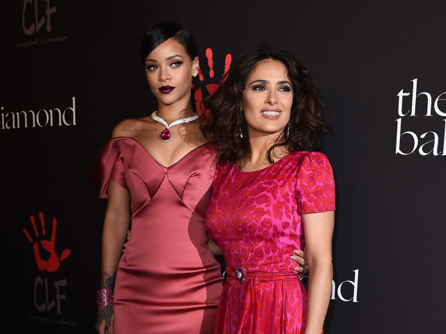 Rihanna (vľavo) a herečka Salma Hayek