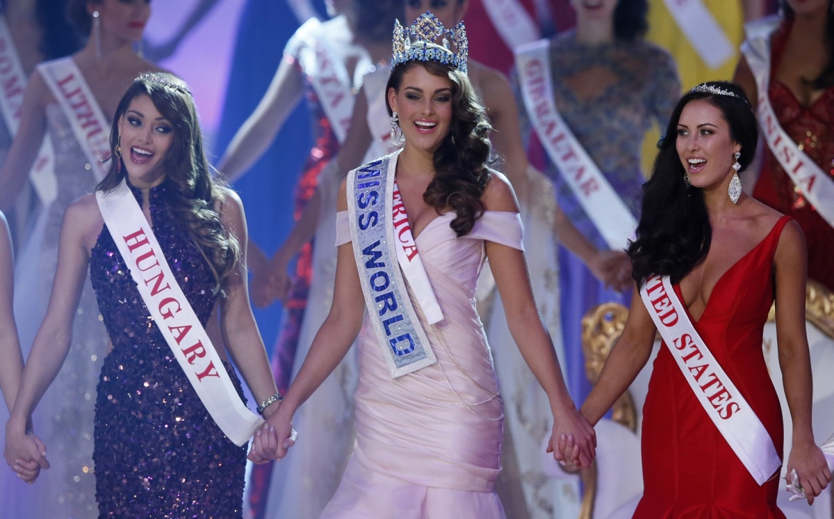 Miss Maďarsko Edina Kulcsar, Miss World Rolene Strauss z Juhoafrickej republiky a druhá vicemiss - Miss USA Elizabeth Safrit