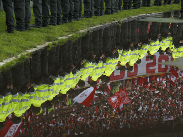 futbal, polícia, fanúšikovia