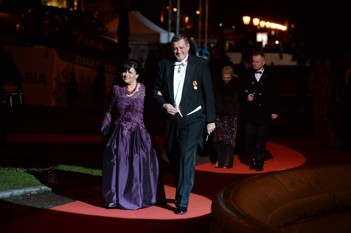 Diplomat Ján Kubiš s manželkou patria medzi pravidelných hostí plesu.
