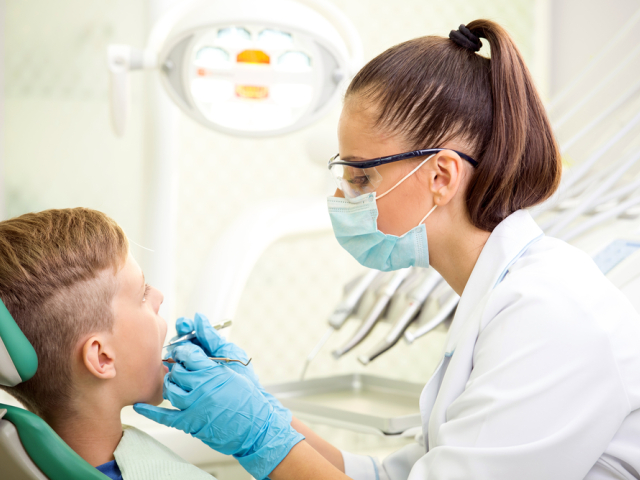 dentálna hygiena, zubár, dieťa