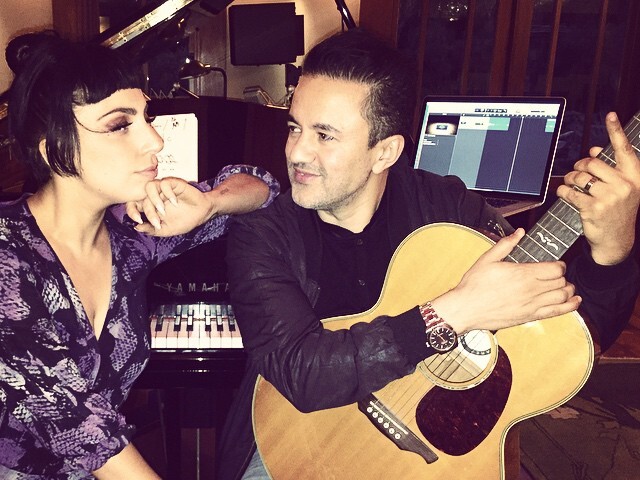 Americká speváčka Lady Gaga a producent RedOne sa stretli v nahrávacom štúdiu.