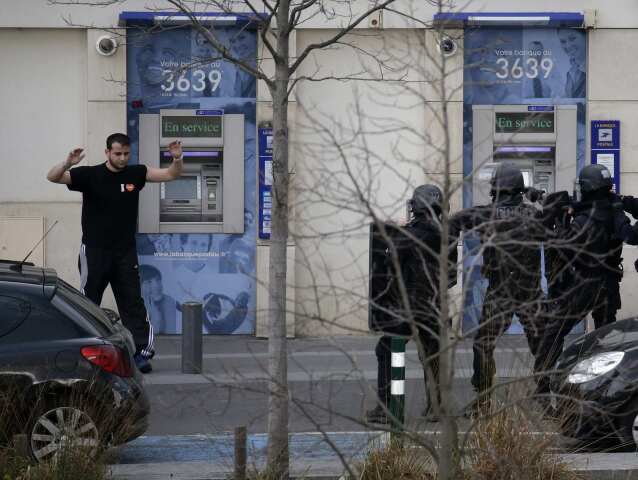 Colombes, rukojemníci, pošta, ozbrojenec, Francúzsko, Paríž,