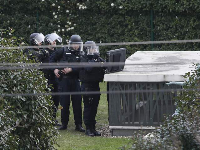 Colombes, rukojemníci, pošta, ozbrojenec, Francúzsko, Paríž,