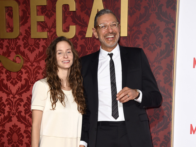 Herec Jeff Goldblum so svojou tehotnou partnerkou Emilie Livingston.