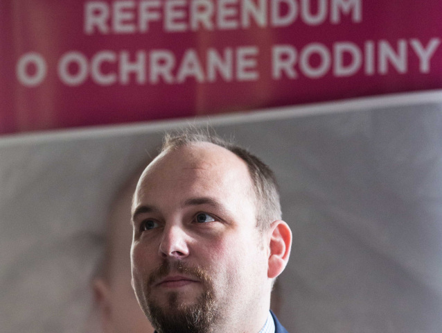 Aliancia za rodinu, Anton Chromík, referendum o rodine, LGBTI, gay, lesba, adopcie,