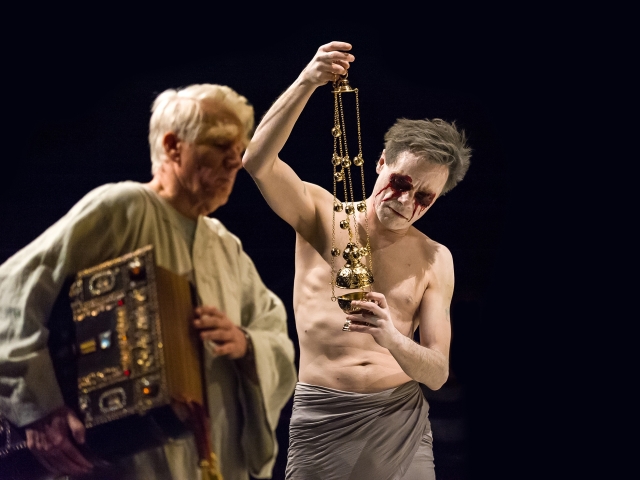 Sventopulk (Emil Horváth) a Rastic (Robert Roth) v inscenácii Klimáčkovej hry Mojmír II. alebo Súmrak ríše.