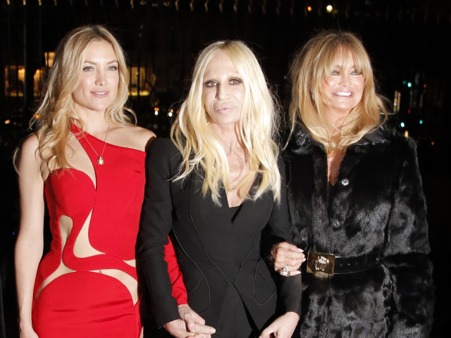 Goldie Hawn, Donatella Versace a Kate Hudson