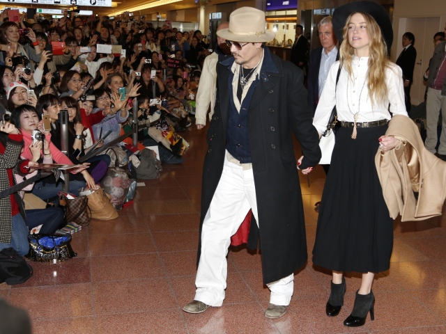 Japan Johnny Herec Johnny Depp a jeho snúbenica Amber Heard.