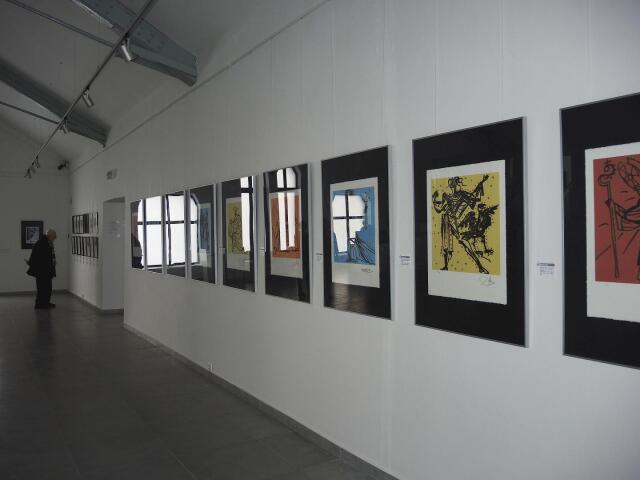 Pohľad do expozície Tatranskej galérie, v ktorej je vystavený aj cyklus Dvanásť apoštolov od Salvadora Dalího.