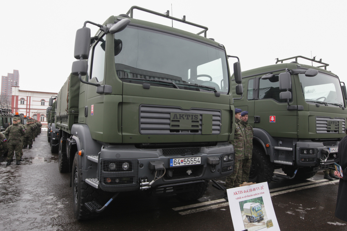 Armáda, automobily, ministerstvo obrany, Minister obrany Martin Glváč, NATO,