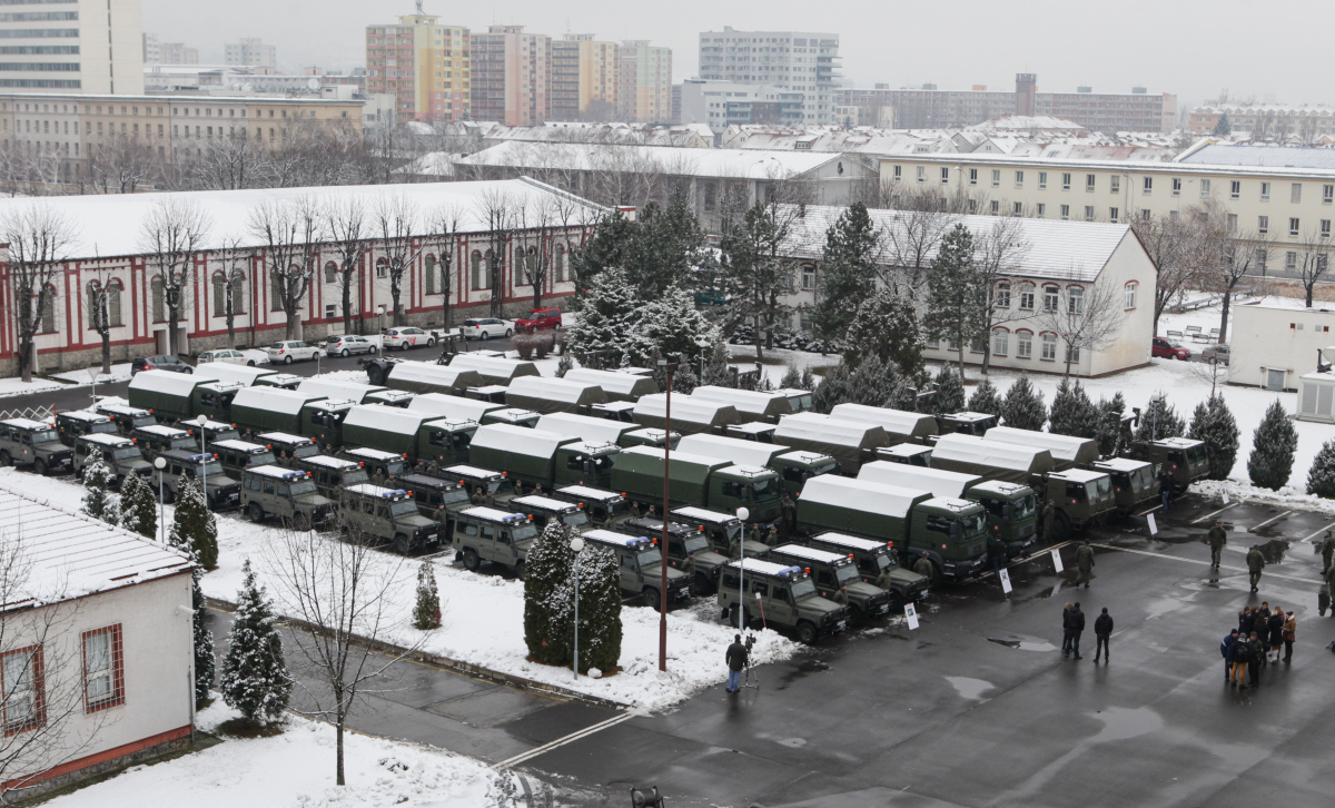 Armáda, automobily, ministerstvo obrany, Minister obrany Martin Glváč, NATO,