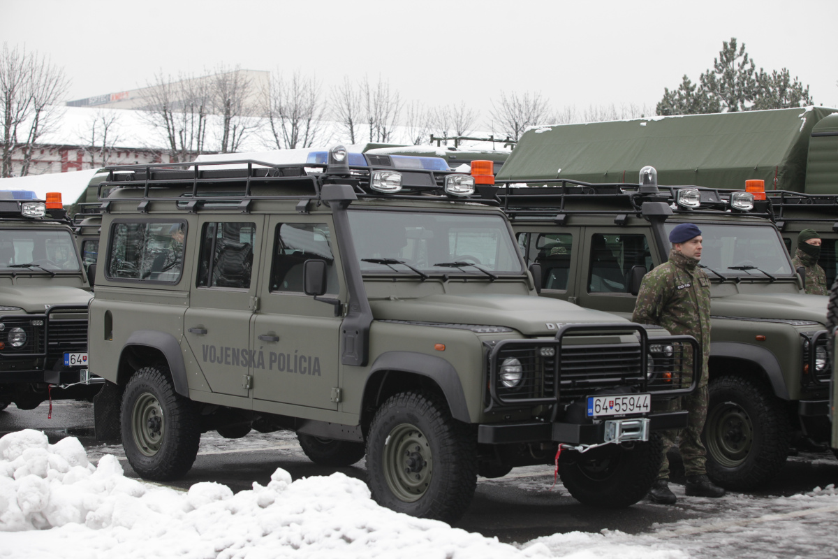 Armáda, automobily, ministerstvo obrany, Minister obrany Martin Glváč, NATO,