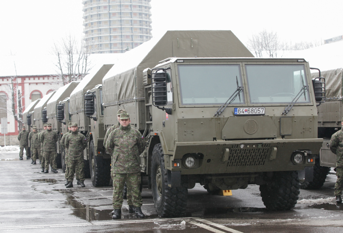 Armáda, automobily, ministerstvo obrany, Minister obrany Martin Glváč, NATO,