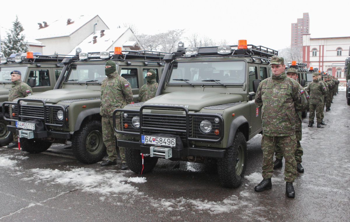Armáda, automobily, ministerstvo obrany, Minister obrany Martin Glváč, NATO,