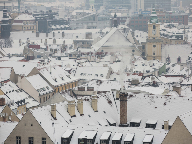 sneh, zima, mráz, kalamita, sneženie, ľad, počasie, vločky, doprava, kamióny, cesta, Bratislava