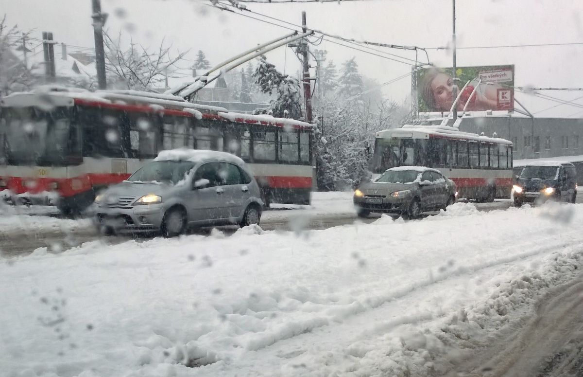 sneh, zima, mráz, kalamita, sneženie, ľad, počasie, vločky, Bratislava
