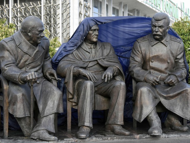 Krym, Jalta, súsošie, sochy, odhalenie, Josif Stalin, Franklin Roosevelt, Winston Churchill