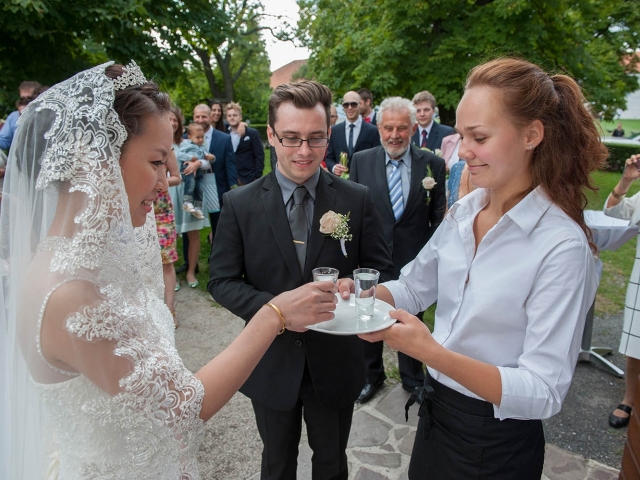 prípitok, svadba, ženích, nevesta, slivovica, štamprlík,