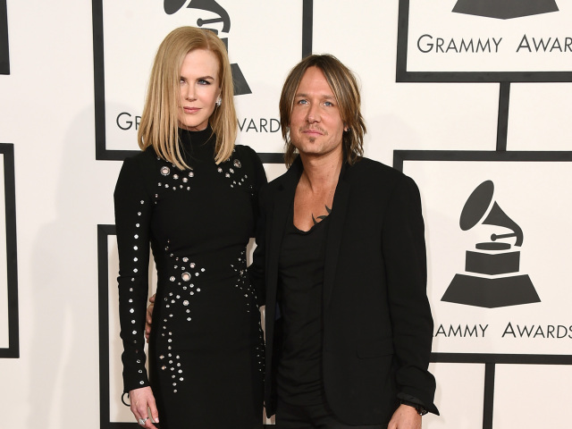 Herečka Nicole Kidman (v šatách od Thierryho Muglera) a jej manžel Keith Urban.