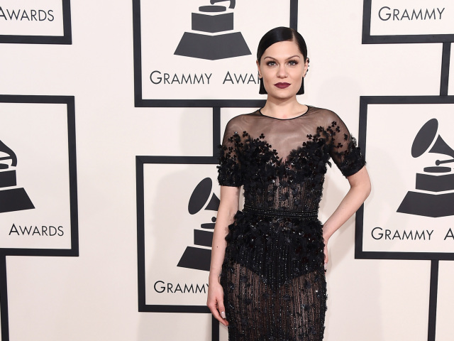 Speváčka Jessie J v róbe Ralph and Russo. 