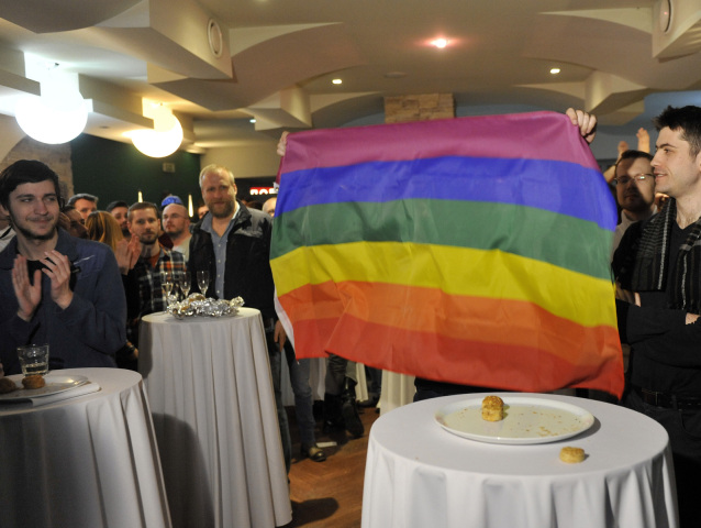 referendum za rofinu, LGBTI, Povedzme nie nezmyselnému referendu, homosexuáli, dúhová vlajka, zástava,