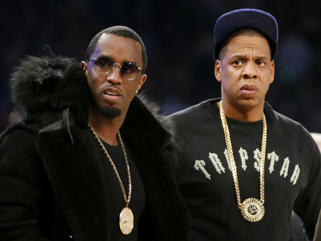 Raperi a podnikatelia Sean "Puffy" Combs (vľavo) a Jay-Z.