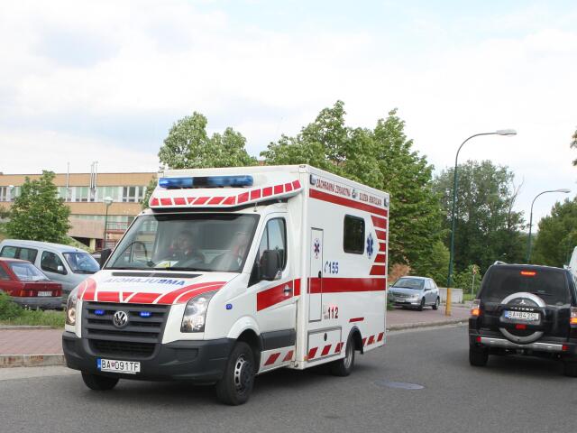 sanitka , antolská , zachranná služba