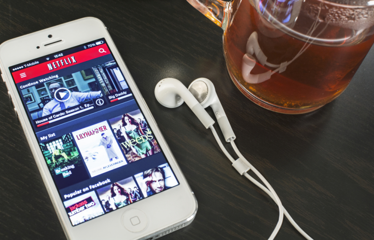 iphone, hudba, smartfón, telefón, telefonovanie, multimédia, zábava, oddych, netflix